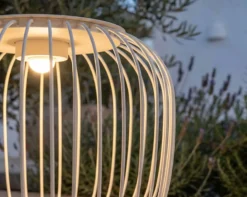 3-dettaglio-luce-di-sera-spheria-lampada-da-esterno-di-design