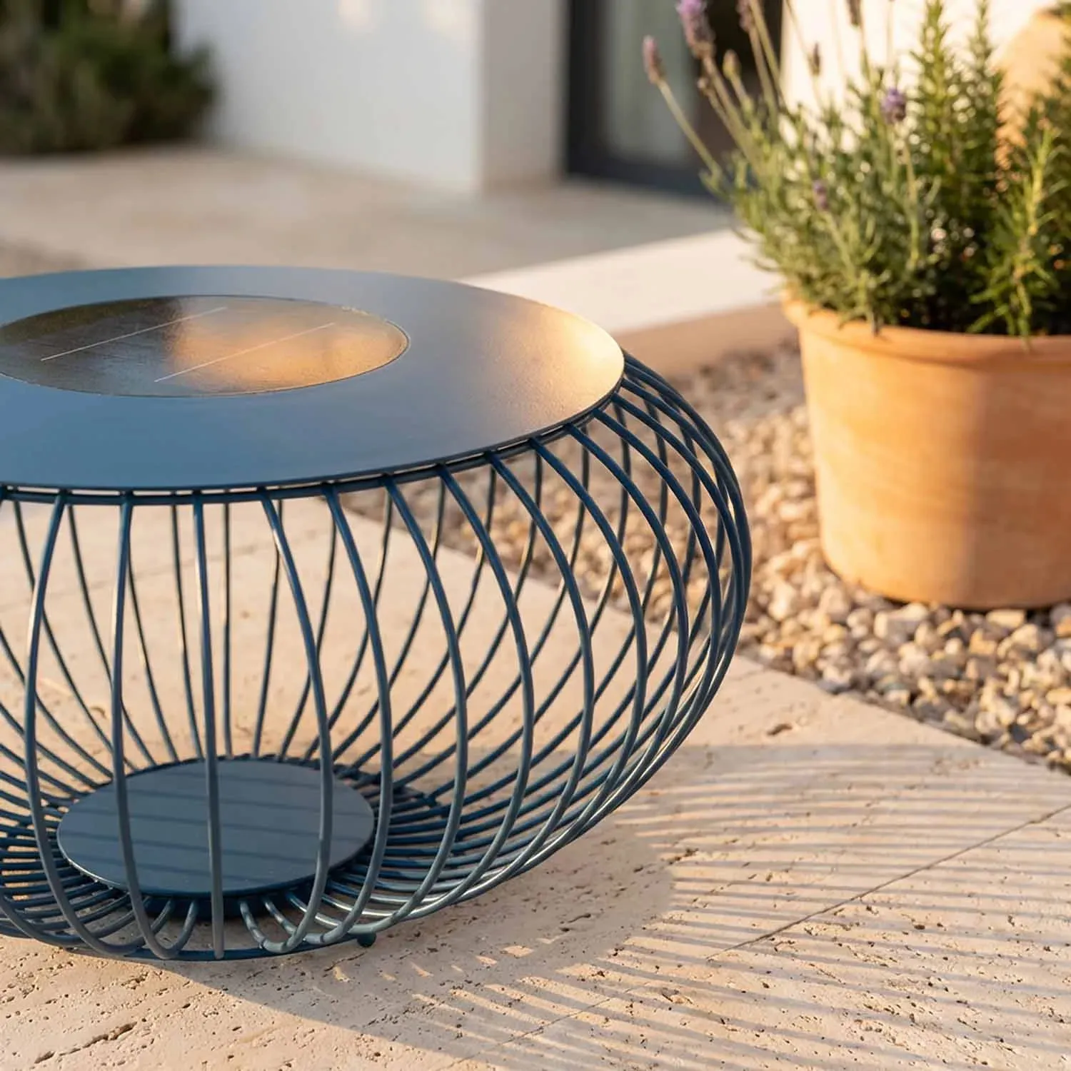 panello-solare-spheria-lampada-da-esterno-di-design